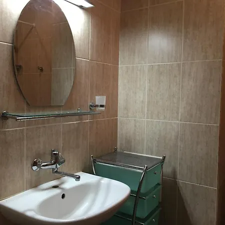 아파트 Apartment *